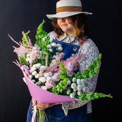 1. Ароматный сборный букет с маттиолой