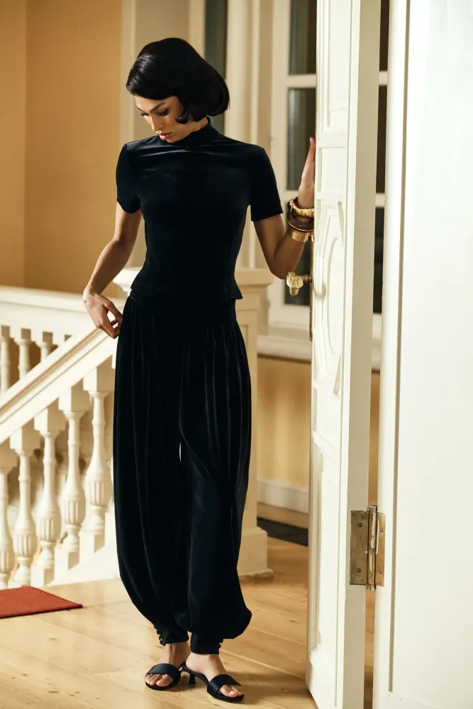 Billie, топ из черного бархата