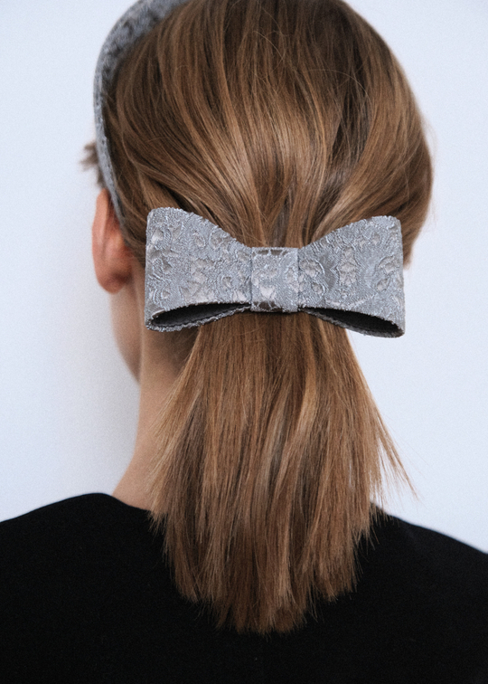 Бант-бабочка из серого жаккарда