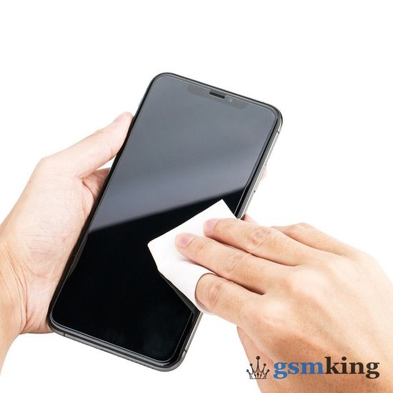 Поклейка стекла на iPhone