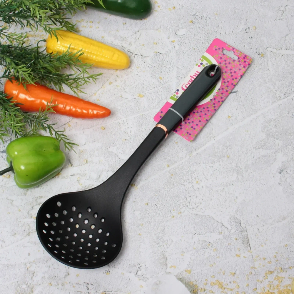 Шумовка кухонная пластиковая «Royal cuisine»