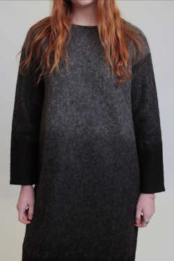 Платье прямого кроя из серой шерсти