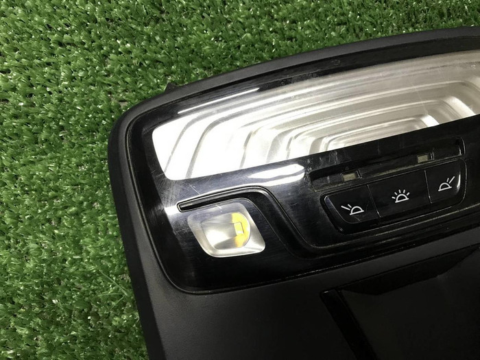 Плафон салона BMW 3er G20 (2018-н.в.)