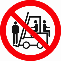 Р40 "Перевозка людей на погрузчике запрещена"