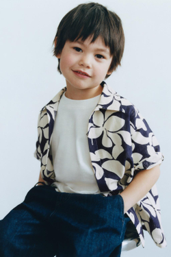 ZARA РУБАШКА ИЗ ХЛОПКА И ЛЬНА С ЦВЕТОЧНЫМ ПРИНТОМ, МОРСКОЙ СИНИЙ