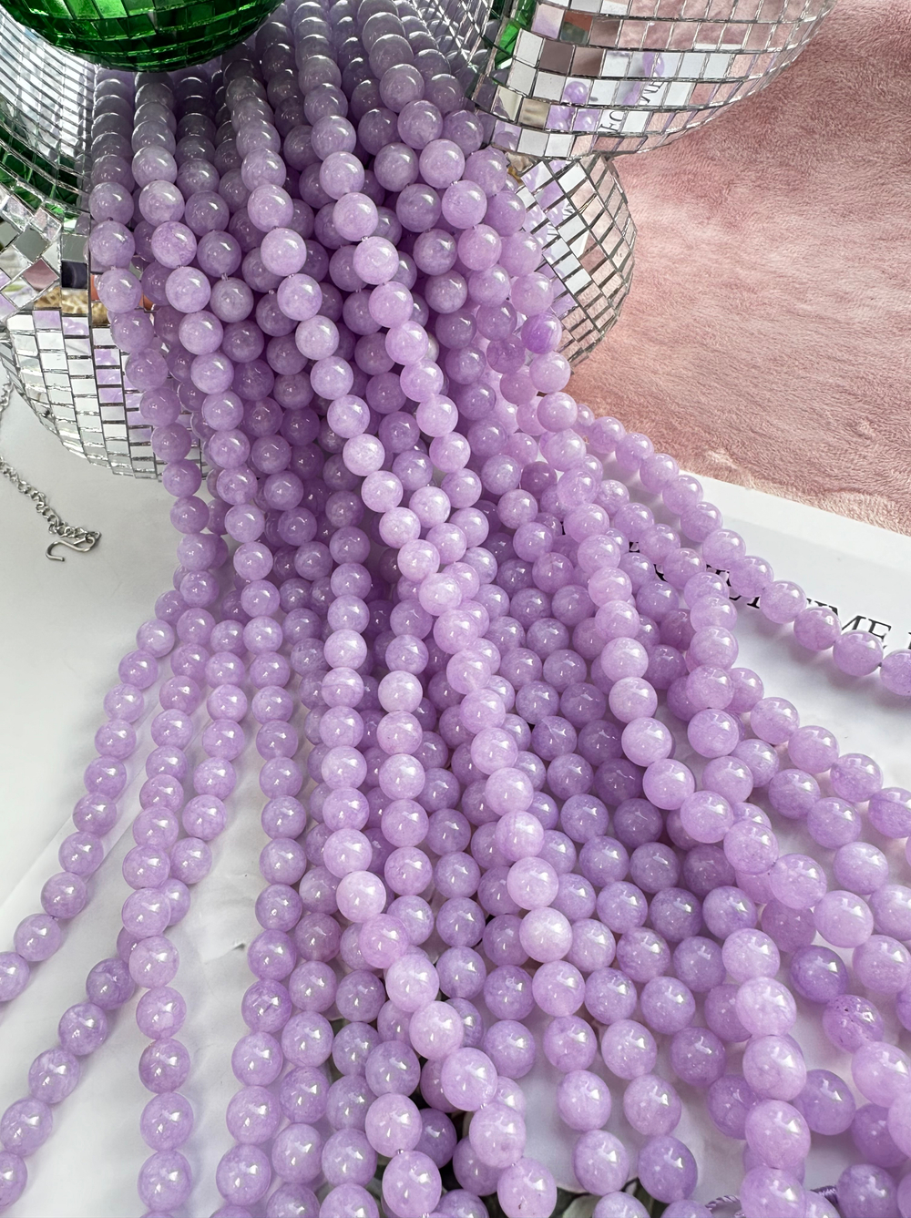 Нить бусин из тонированного кварца 8мм, гладкие