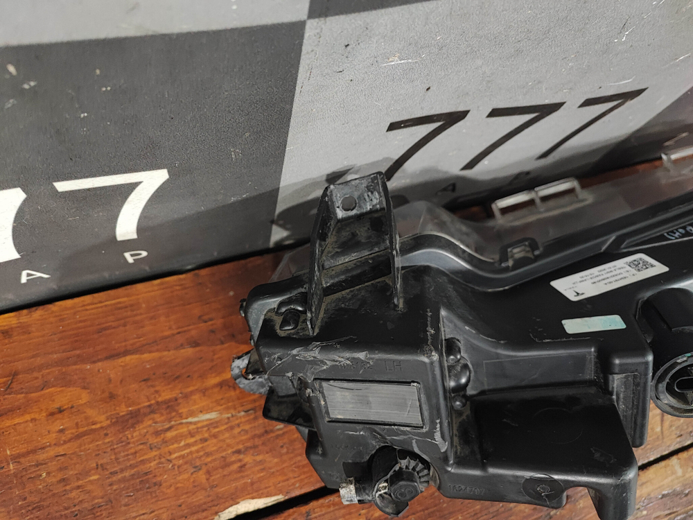 ПТФ передняя левая Tesla Model 3 17-нв Б/У Оригинал 162479700A