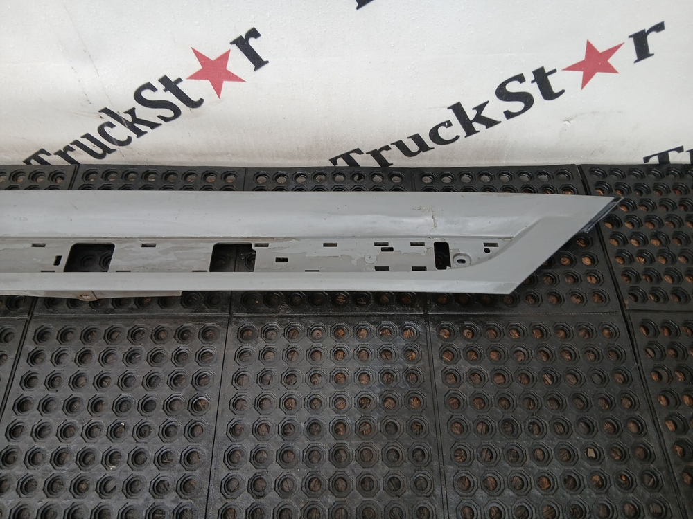 Накладка бампера центральная