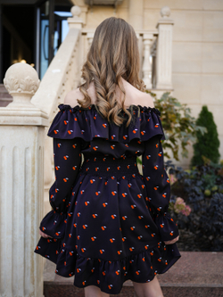 Платье для девочки нарядное с вишнями чёрное