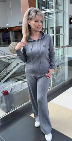 Серый теплый костюм с брюками палаццо