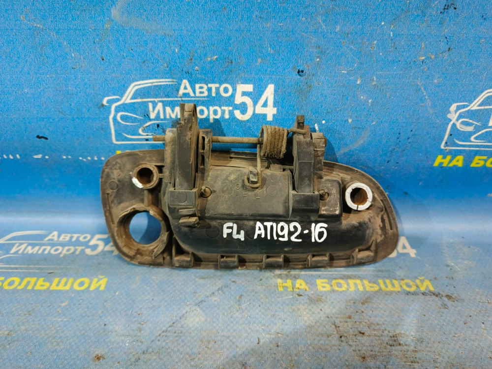 Ручка двери передней левой внешняя TOYOTA CARINA 1993