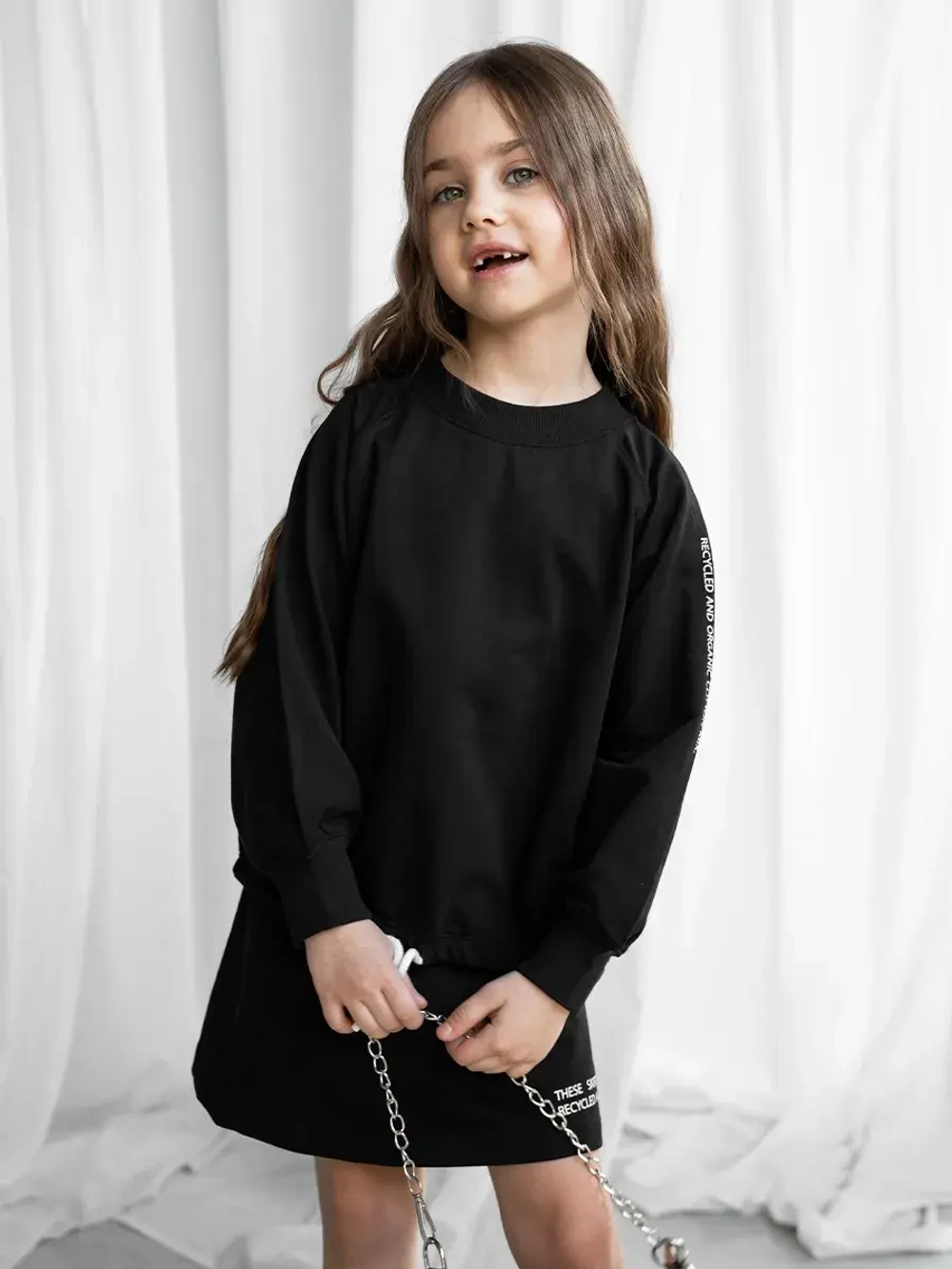 Черный костюм для девочки, толстовка и юбка