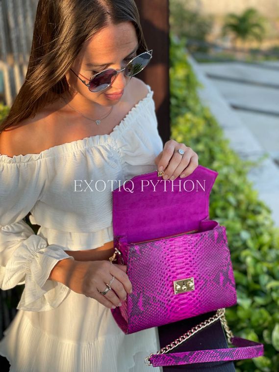 Сумка из кожи питона розового цвета BG-476