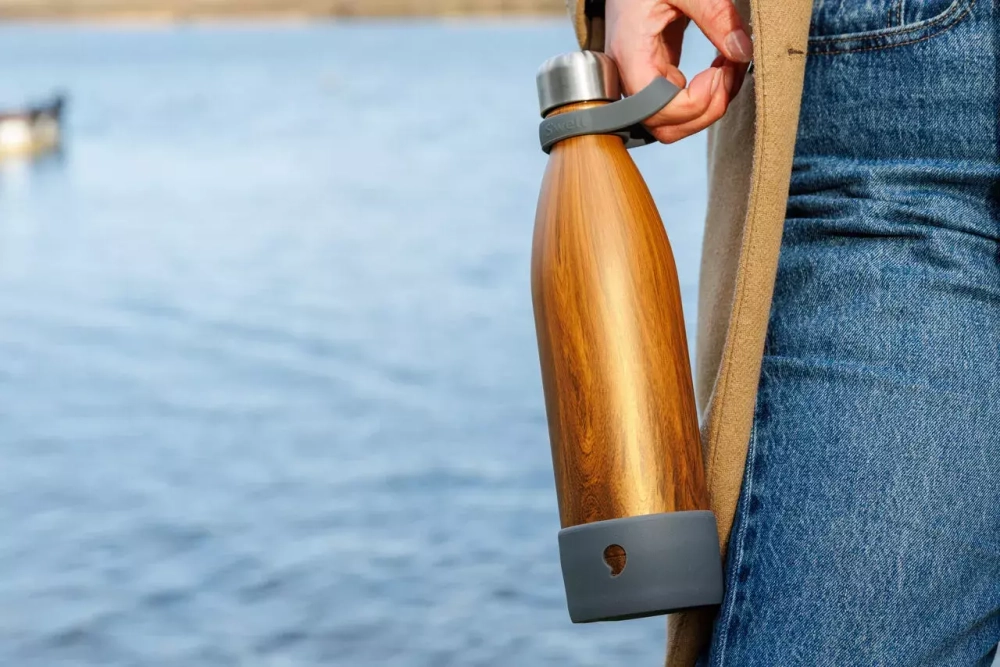 Kitchen Craft - S&#39;well Термобутылка из тикового дерева, 500 мл. / артикул   WWB-TEAK01EU  / GTIN 5057982096434