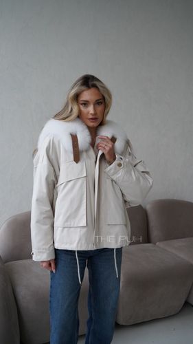 Укороченная бежевая парка ARMY с белым воротником из меха песца