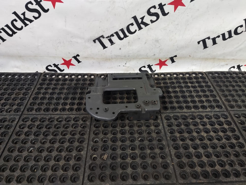 Кронштейн усилителя бампера левый