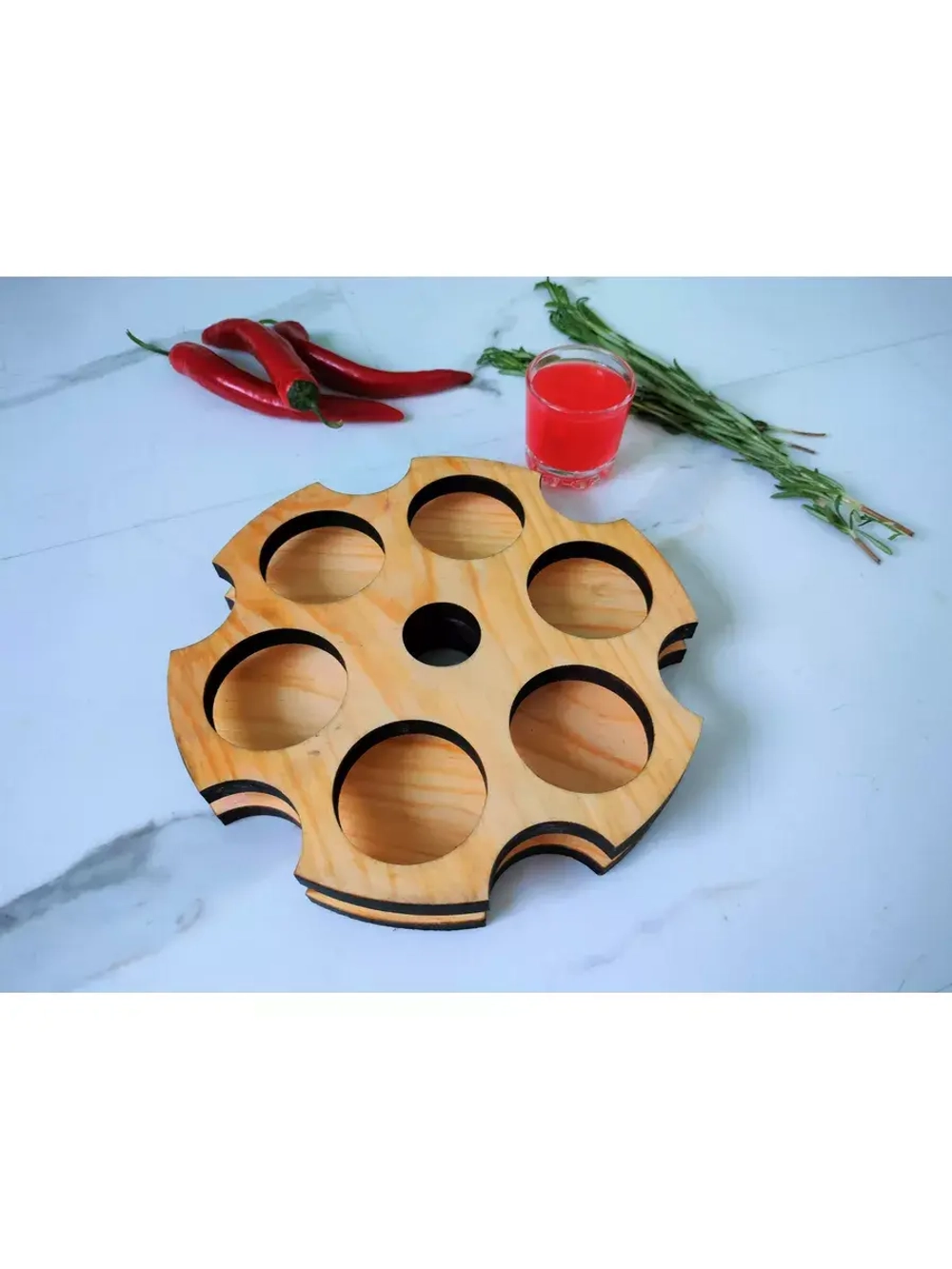 Деревянная шотница из кедра с 6 стопками.