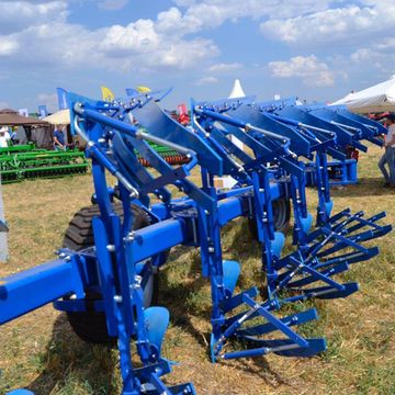 Плуг оборотный ППО-8 On land