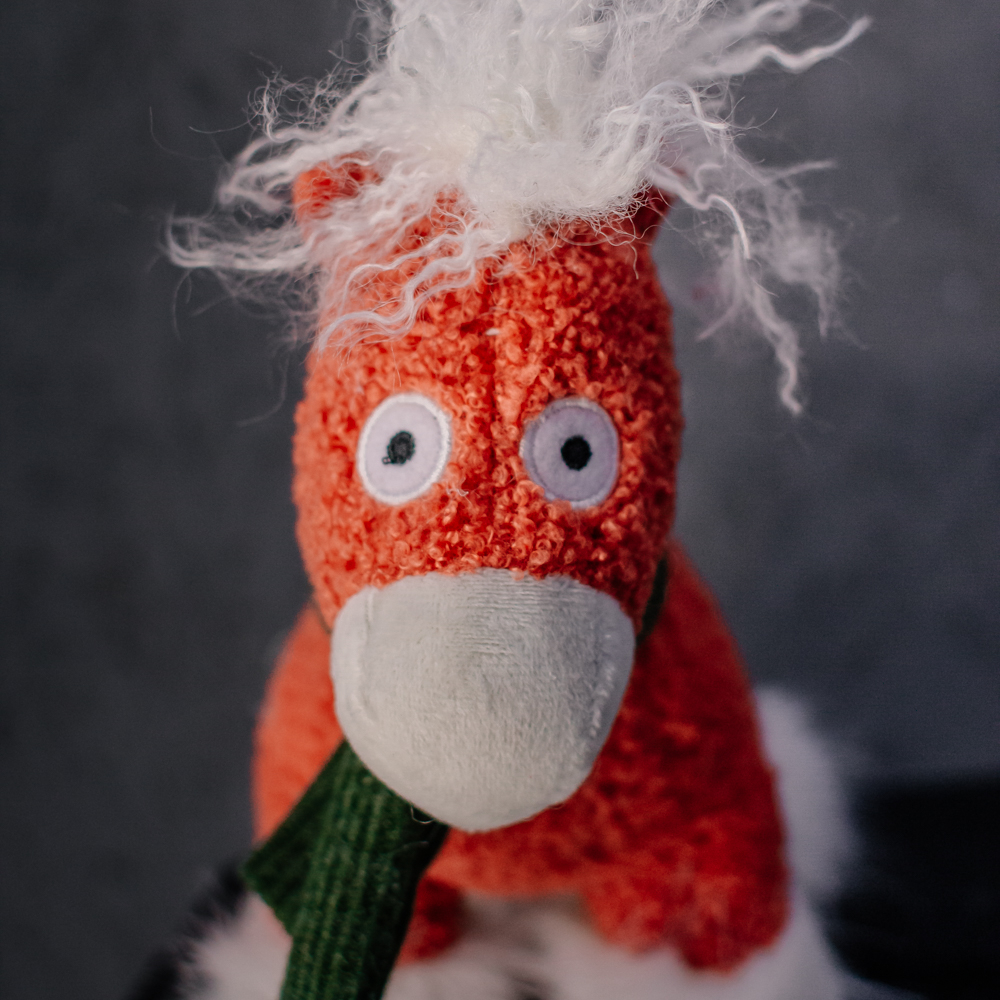 Красная огненная лошадка