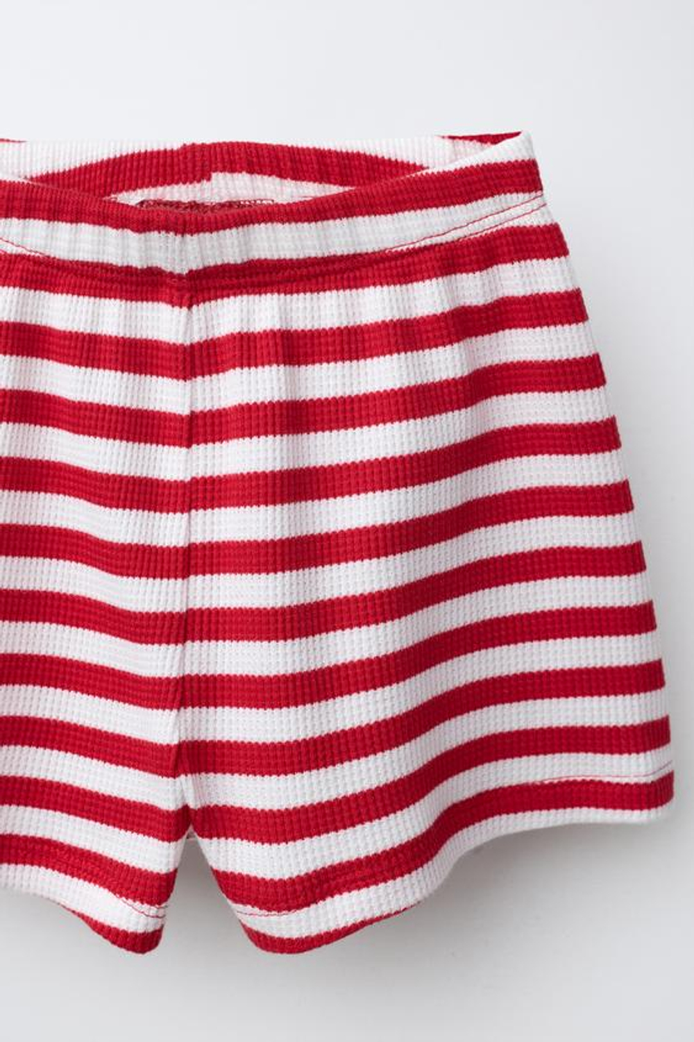 ZARA КОМПЛЕКТ ИЗ ФУТБОЛКИ И ШОРТОВ WAYAS WAFFLE, КРАСНЫЙ