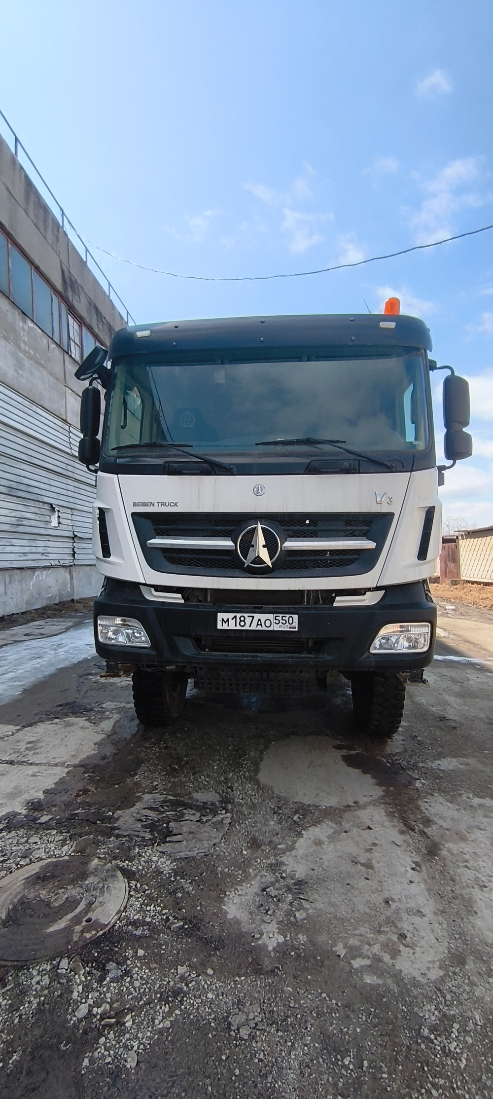 BEIBEN BBTR* 6x6 Седельный тягач 3343 (Дизельный, 11.6 л, 423 л.с. МТ)