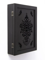 Ключница настенная в прихожую закрытая