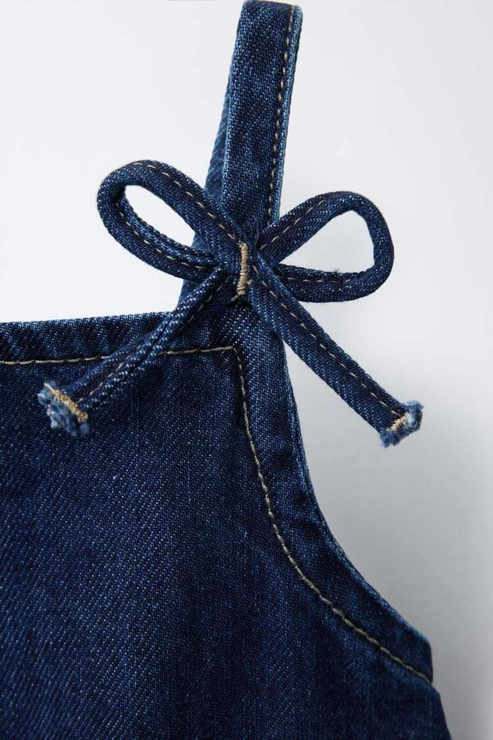 ZARA ДЖИНСОВОЕ ПЛАТЬЕ С УЗОРОМ «БАНТЫ», СИНИЙ