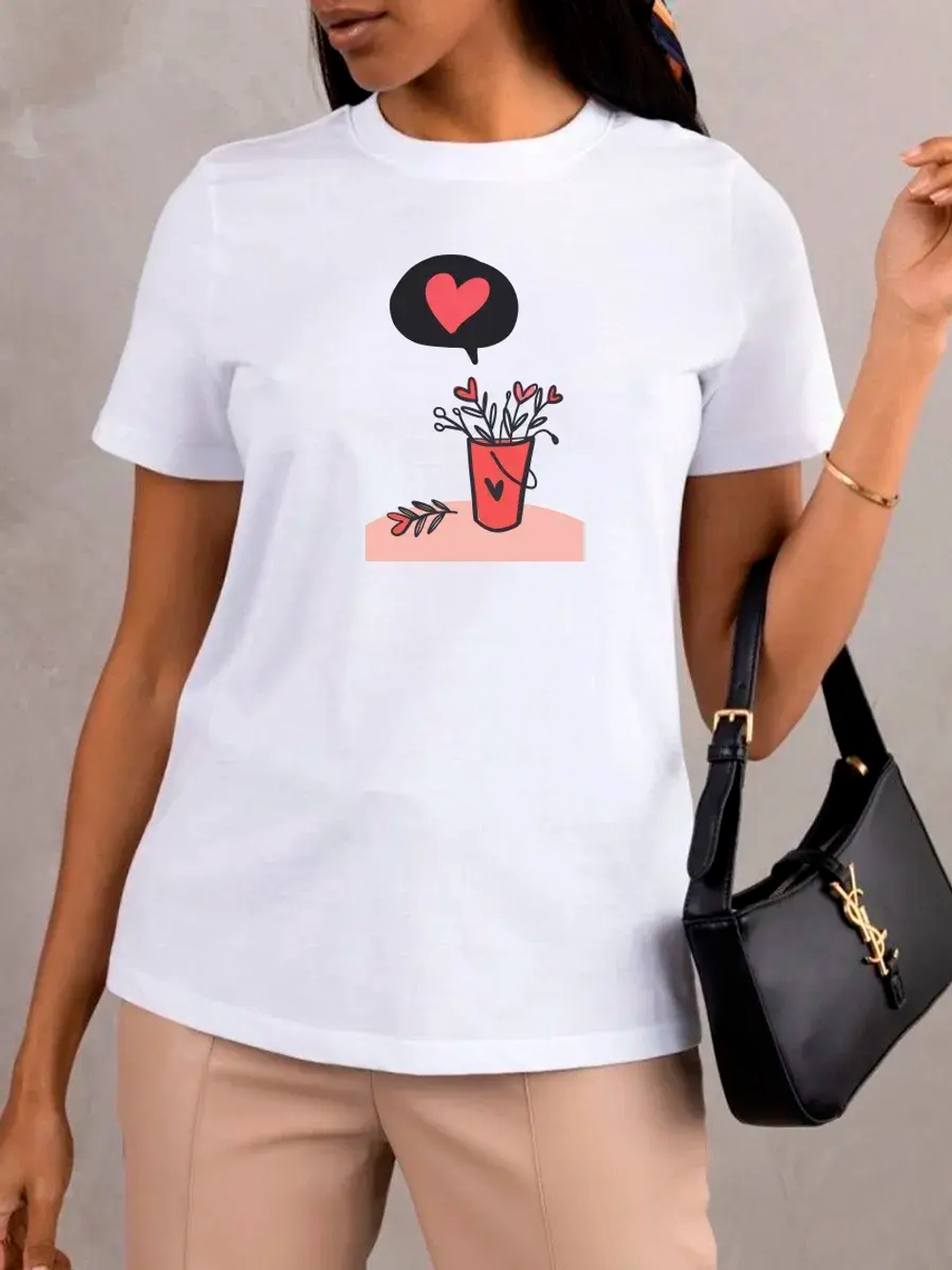 Футболка больших размеров с принтом цветы сердечки