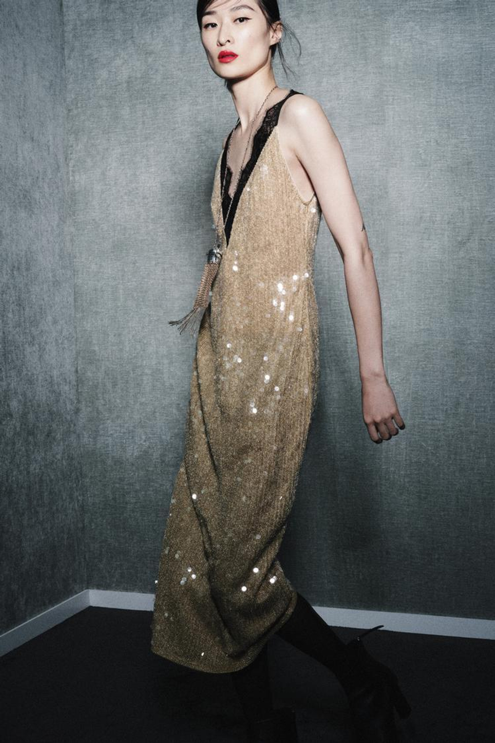 ZARA ПЛАТЬЕ ИЗ КОЛЛЕКЦИИ ZW С ПАЙЕТКАМИ И КРУЖЕВОМ, ЗОЛОТИСТЫЙ