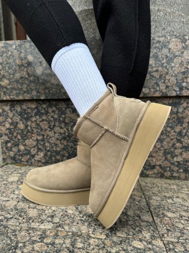 Низкие оливковые угги на толстой подошве