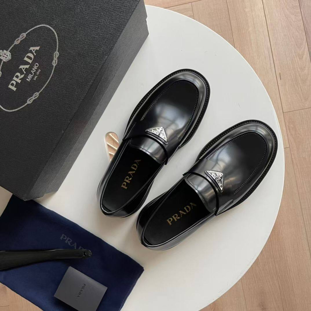 Лоферы Prada
