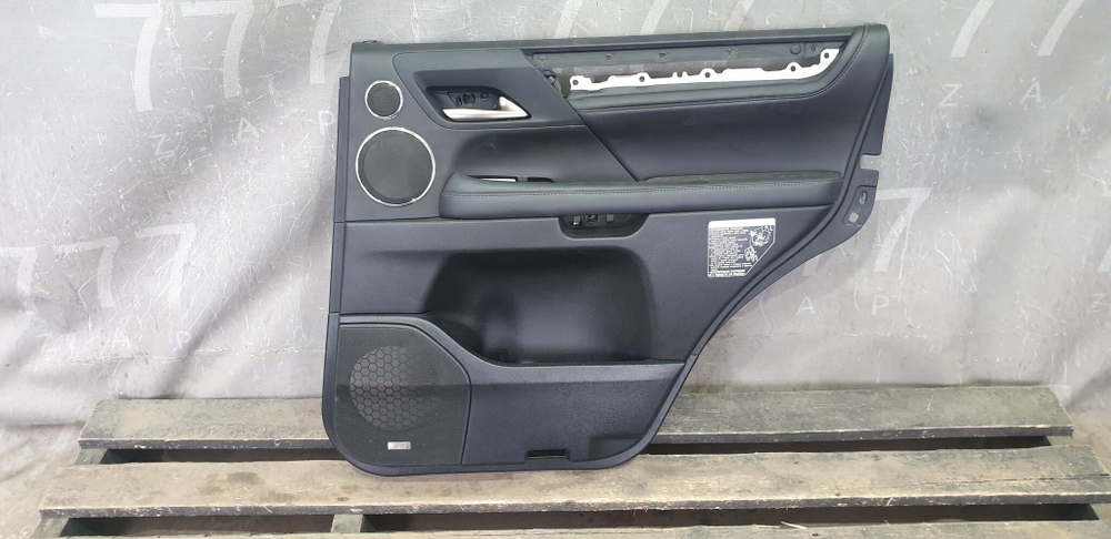 Обшивка правой задней двери Lexus LX 3 (LX 570) 15-21 Б/У Оригинал 6760360190