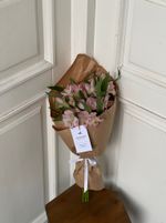 Букет из альстромерии