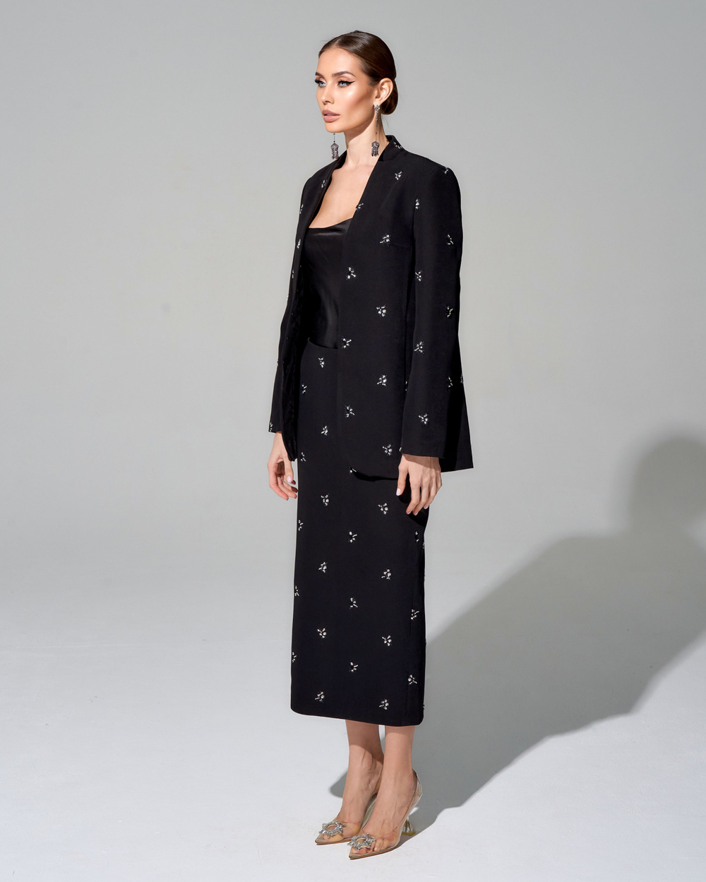 Жакет из премиальной костюмной ткани с вышивкой