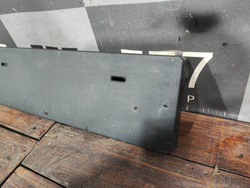 Накладка переднего бампера Площадка гос. номера Geely Coolray 19-нв Б/У Оригинал 8889631263