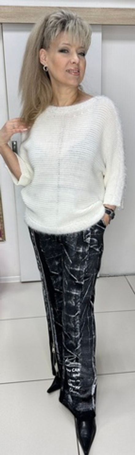 Черные с белым принтом брюки-палаццо и молнией по одной ножке