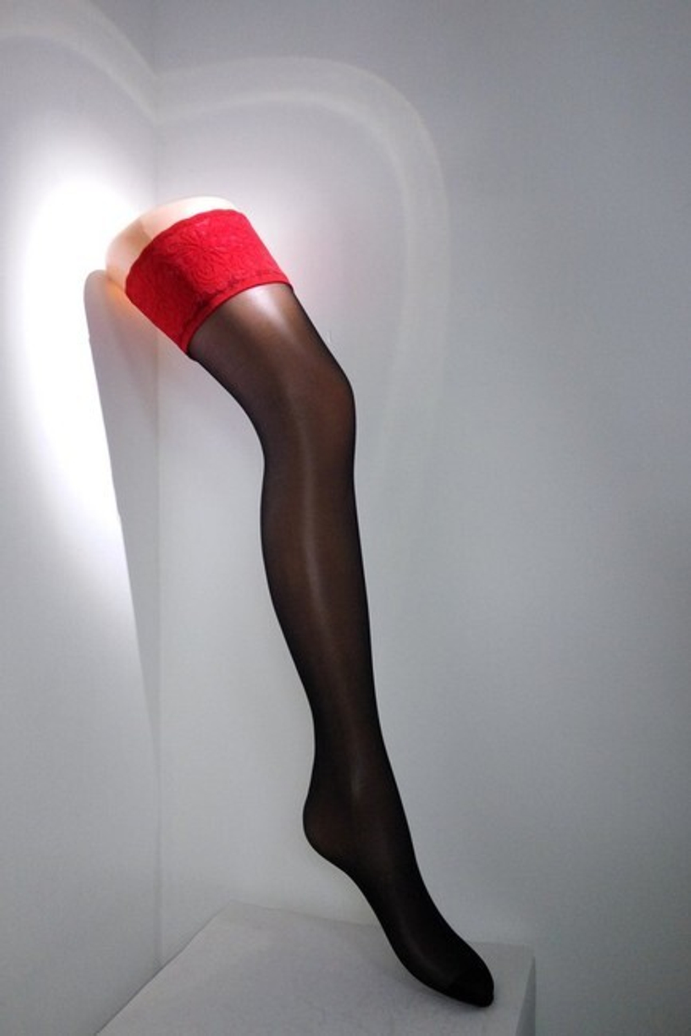 Чулки черные Emotion с красным кружевом на силиконовой ленте ,1/2 XSS (38-40) 20 den (Цвет: черный с красным)