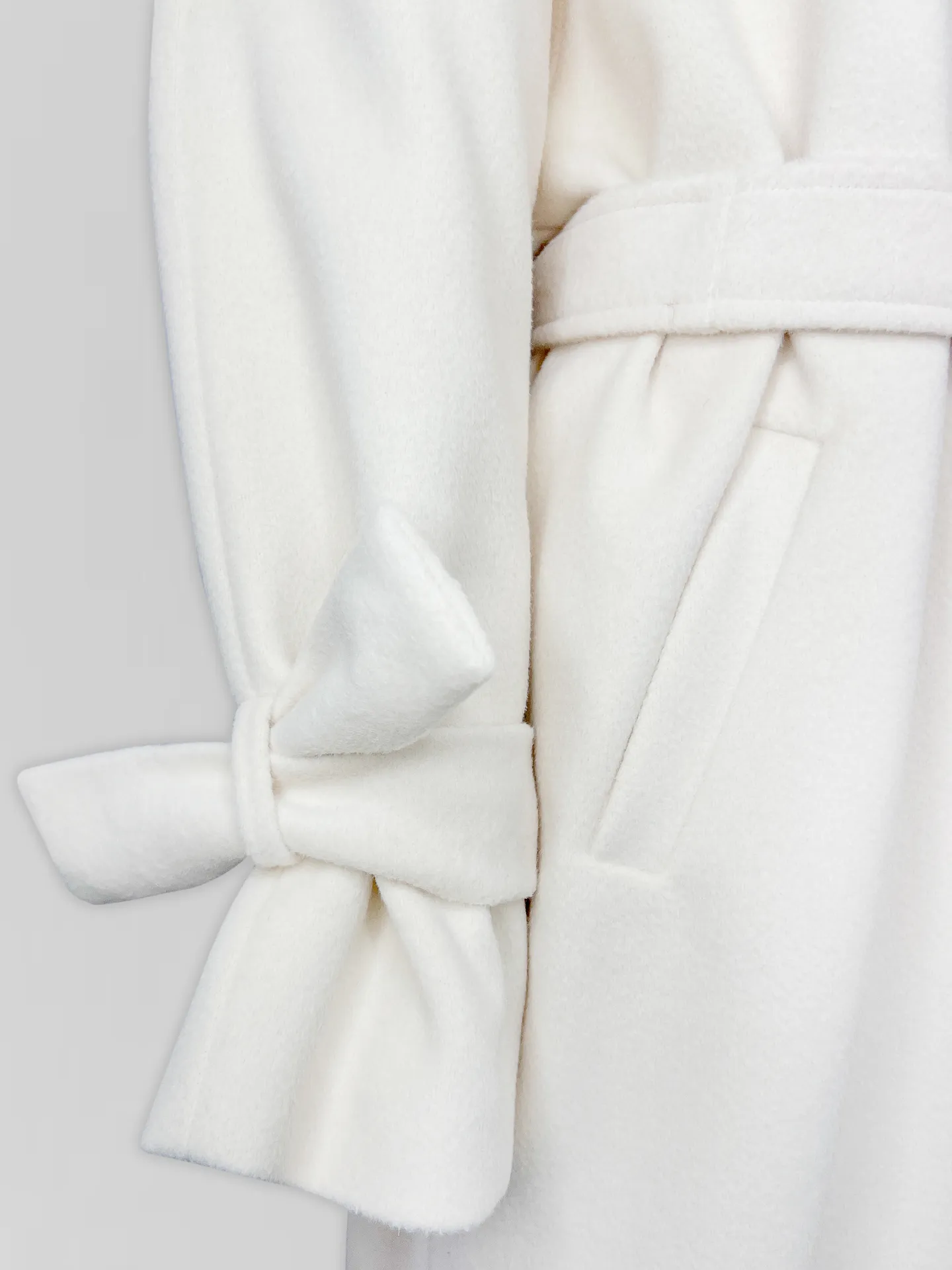 Пальто Agdali Brand длинное однотонное на две пуговицы с завязками на рукавах