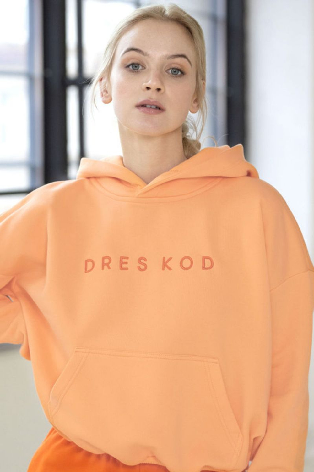 Яркое худи с капюшоном (Размер: M-L) (Цвет: персиковый)