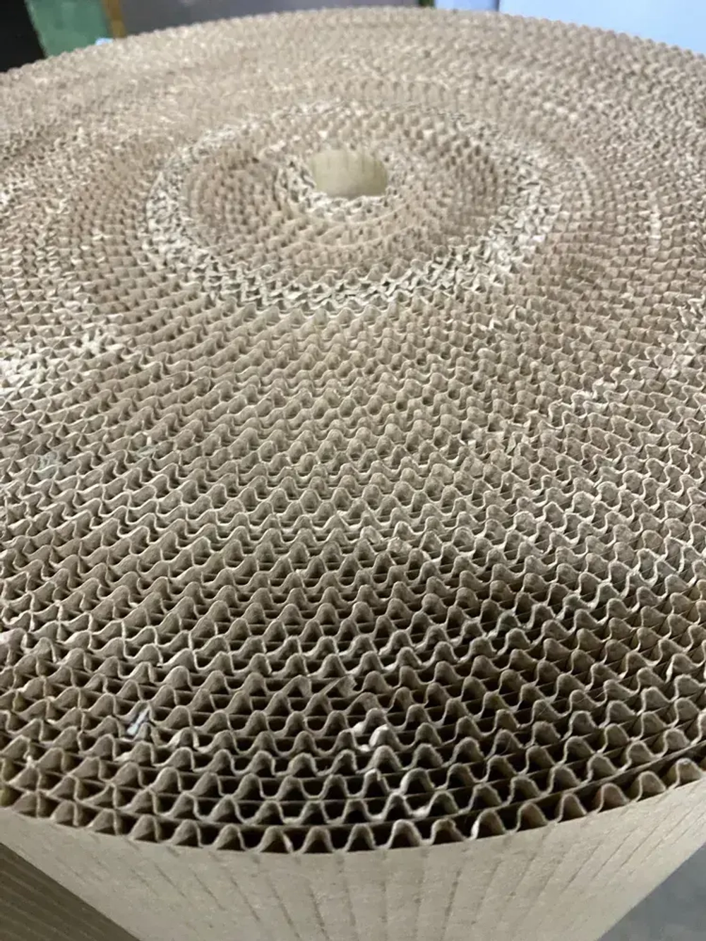 Картон упаковочный в рулоне ширина 1,05 метра длина 25 метров