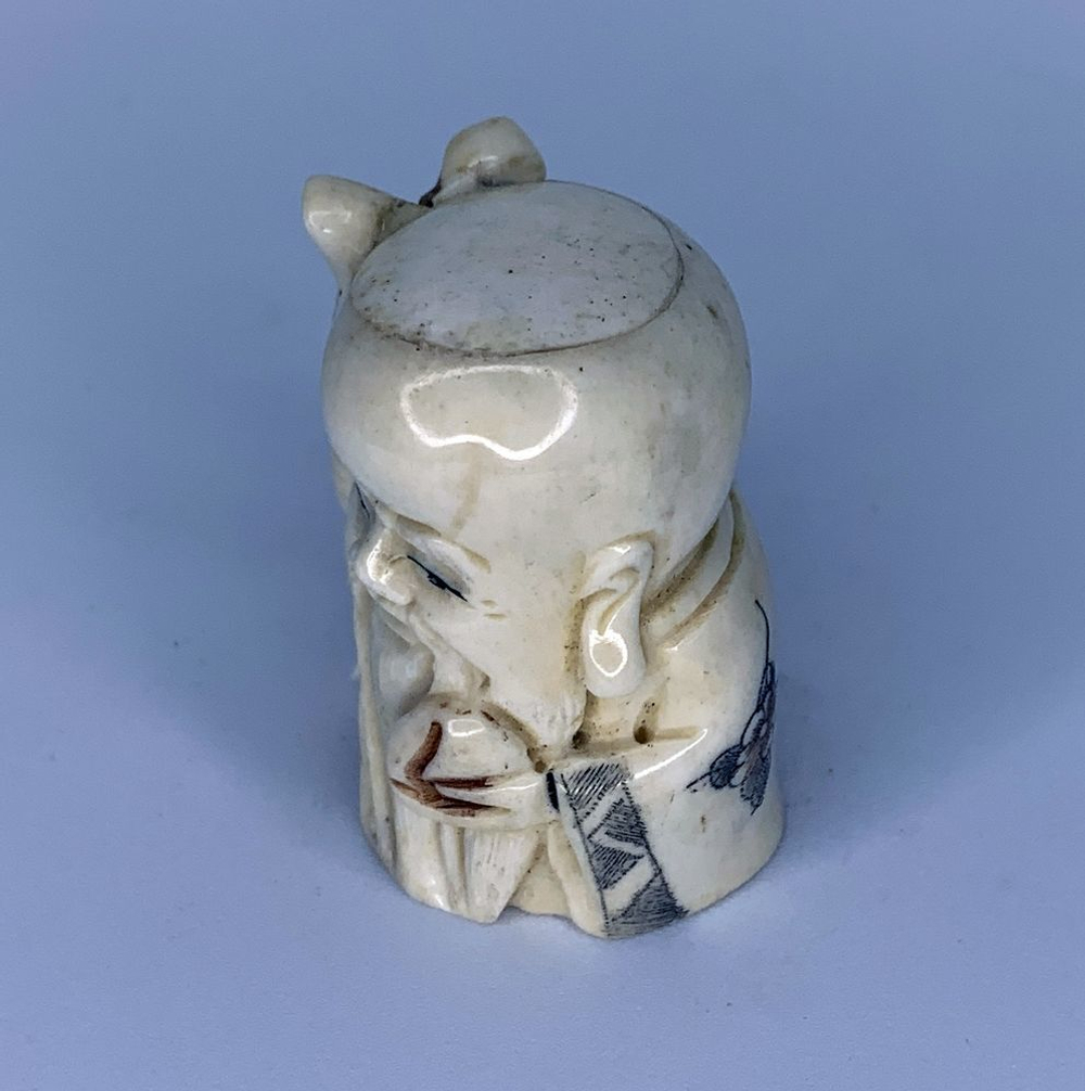 Нэцкэ Шоусин с посохом и персиком