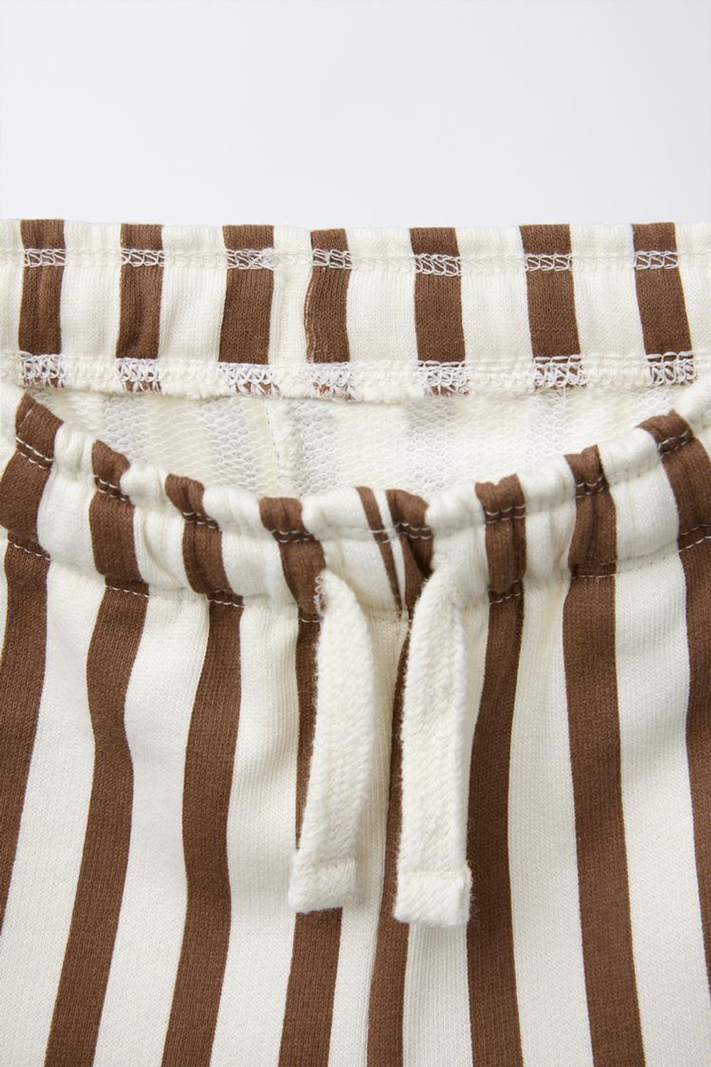 ZARA ШОРТЫ ИЗ МЯГКОГО ДЖЕРСИ В ПОЛОСКУ, СВЕТЛО-КОРИЧНЕВЫЙ