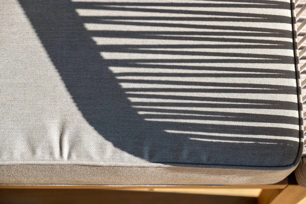 "Канны" лаунж-зона 4-местная из роупа со столиком "Канны" цвета "дуб", основание дуб, роуп бежевый