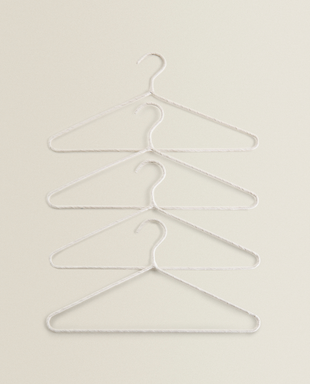 ZARA HOME БЕЖЕВЫЕ ВЕШАЛКИ ИЗ ХЛОПКА И ЛЬНА (4 ШТ.)