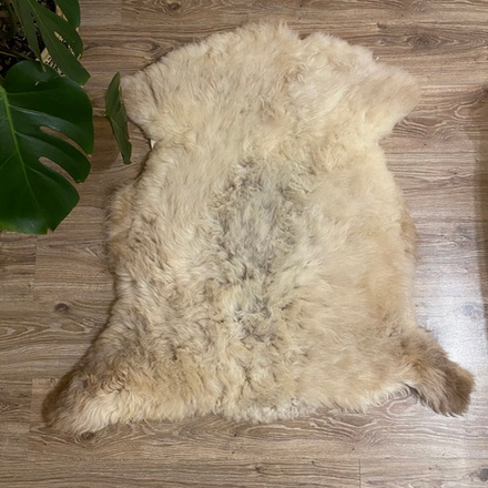 Шкура коврик меховой прикроватный овчина, длинный ворс  100х80 см.