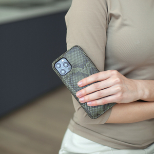 Чехол кожаный для iPhone 12 Pro Max зеленого цвета