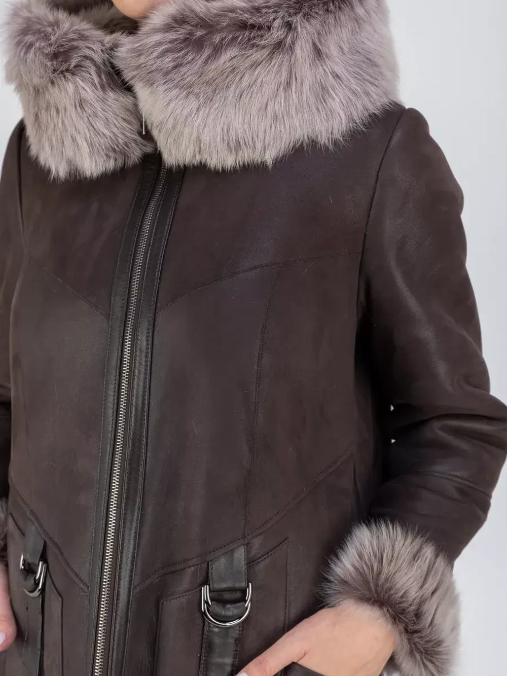 Дубленка зимняя с капюшоном натуральная