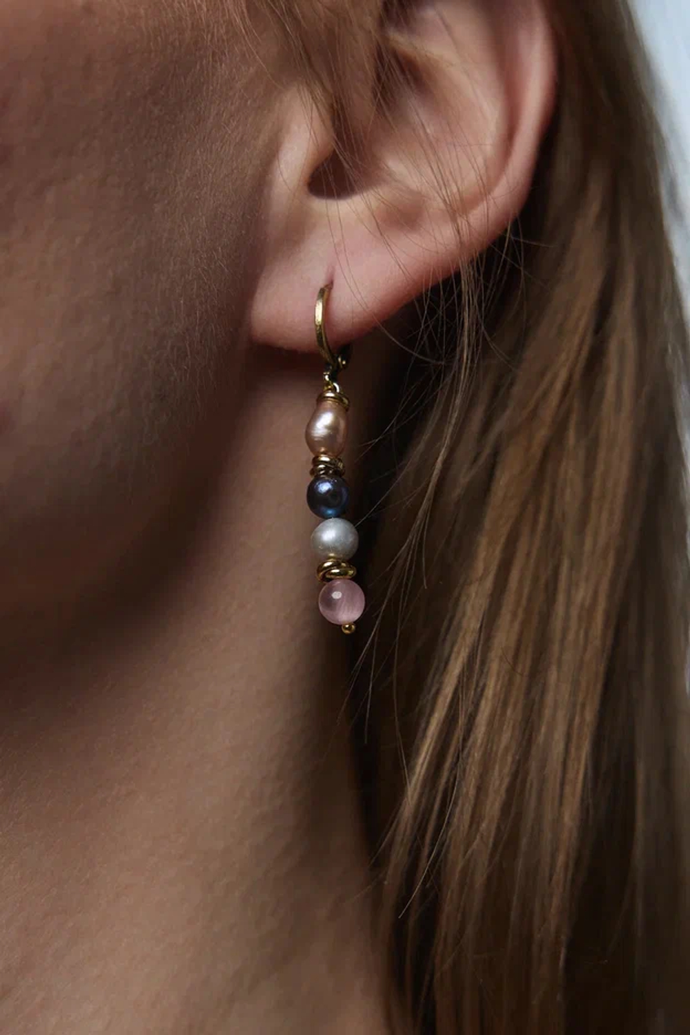 Серьги длинные из натурального жемчуга и кошачего глаза, оттенок золото, замок левербек