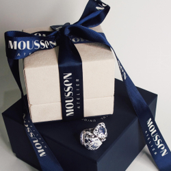 Кольцо Варежки с сапфирами и эмалью, белое золото 750, R0096-1/8