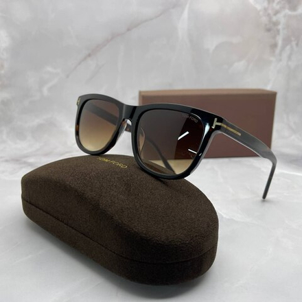 Солнцезащитные очки Tom Ford